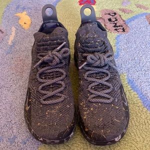 Nike zoom air looks brand new different box